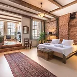 Classy Room 17Th C Canalhouse